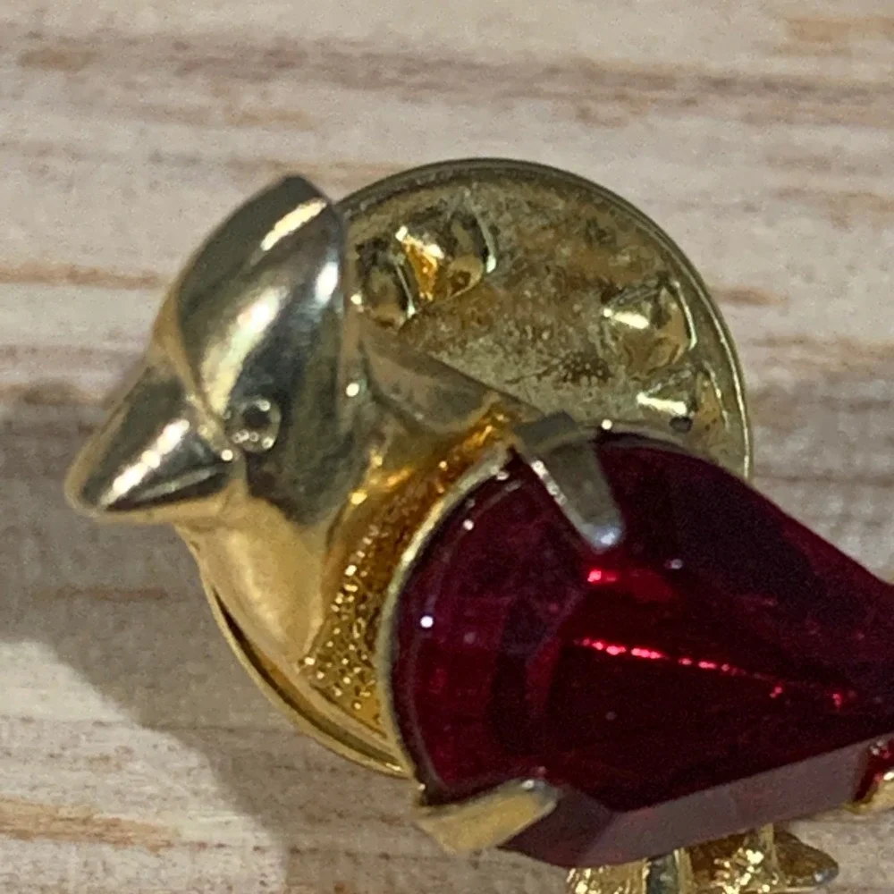 Cardinal Bird Pin Women Gold Tone Red Crystal Holiday Nature Gift Unbranded